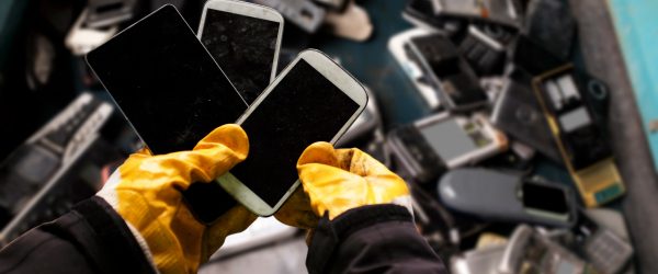 Az elektronikai szeméttel nem foglalkozik senki?